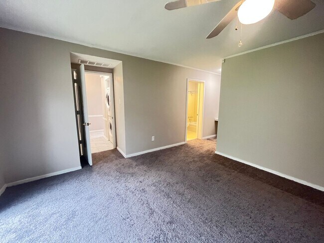 Building Photo - Beautiful renovated East Memphis condo loc...