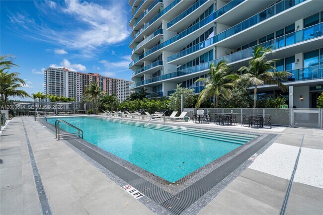 Building Photo - 17550 Collins Ave