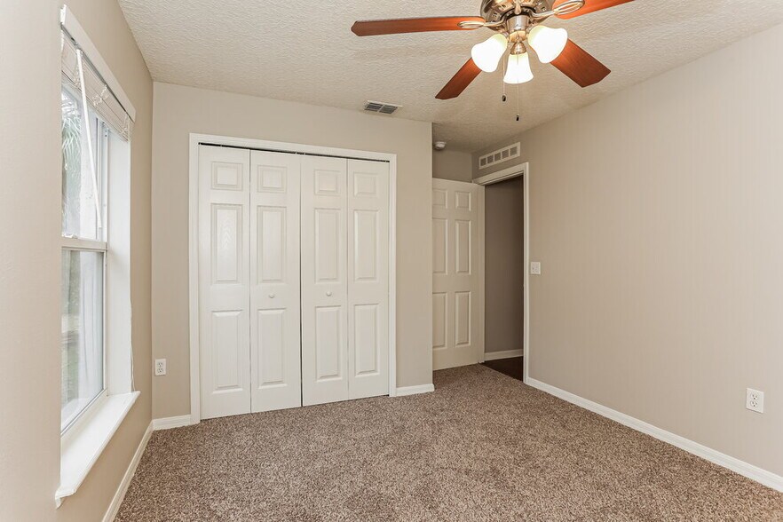 Building Photo - 12202 Glenn Hollow Dr