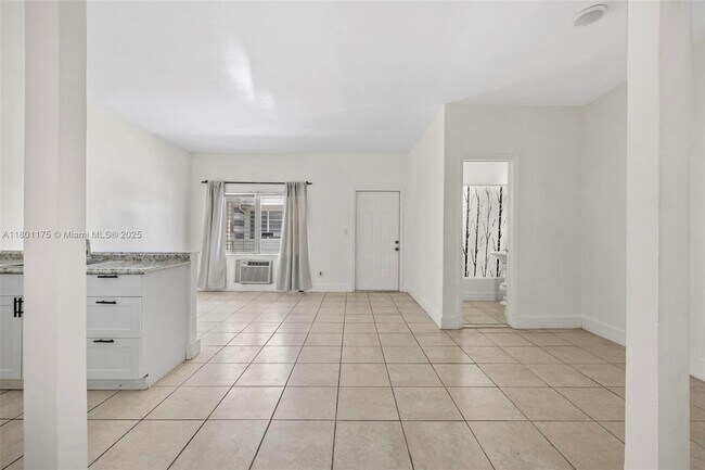 Building Photo - 8135 Crespi Blvd