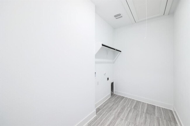 Building Photo - 182 Yarbrough Dr
