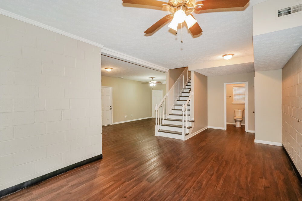 Building Photo - 278 Iris Dr