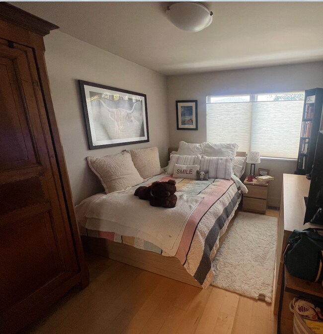 Building Photo - 453 Seaview Dr