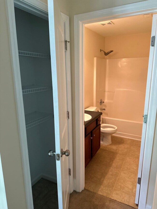 Building Photo - 4 Bedrooms, 3 Bathrooms - Home in Stockbri...