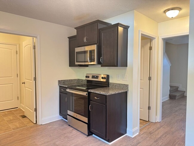 Building Photo - Move in Special! Beautiful Home Built in 2...