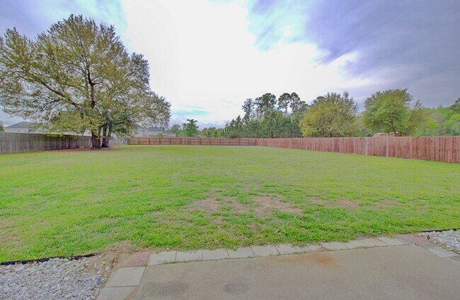 Building Photo - 935 Mustang Ln NE