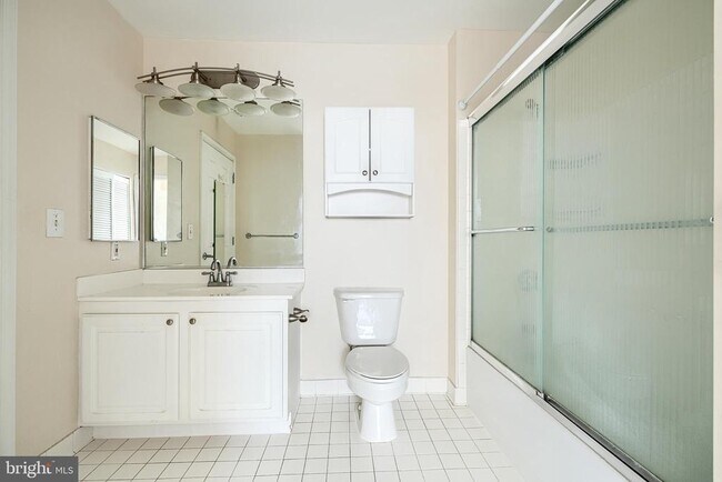 Building Photo - 23 Pierside Dr