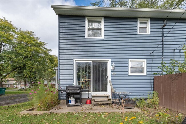 Building Photo - 87 Moxon Dr