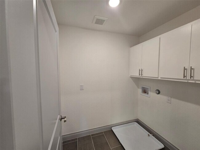 Building Photo - 2105 Tiger Trail