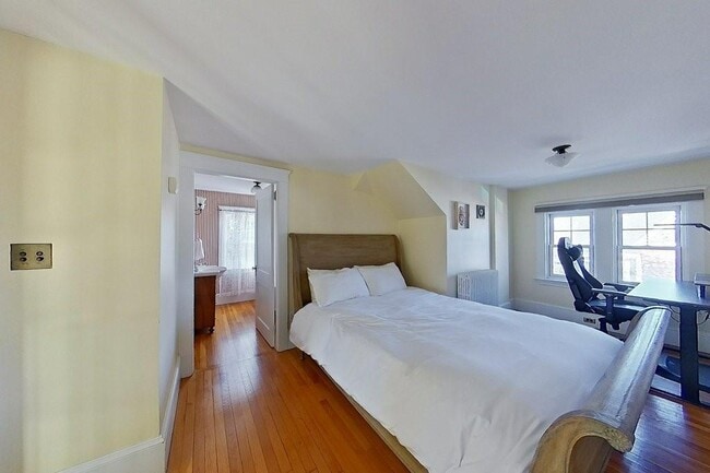 Building Photo - 27 Cranston Ave