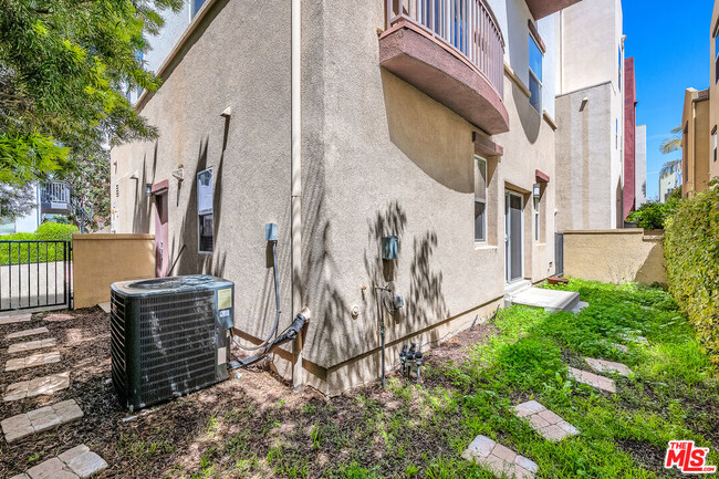 Building Photo - 6532 S Para Way