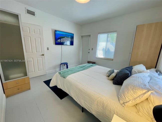 Building Photo - 8036 Harding Ave