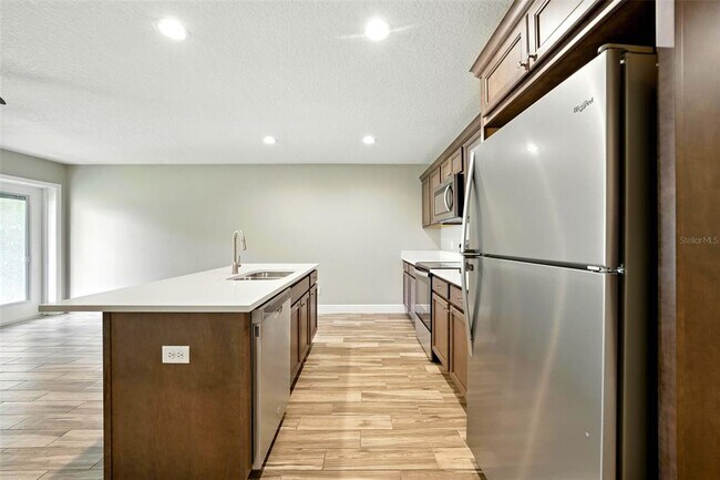 Building Photo - 446 Fahnstock St