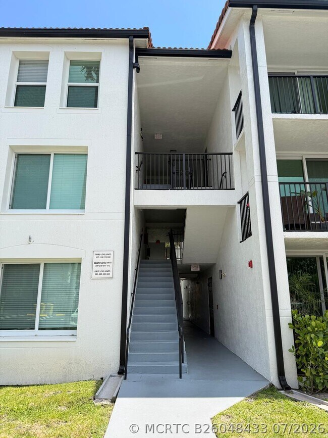 Building Photo - 317 Villa Cir