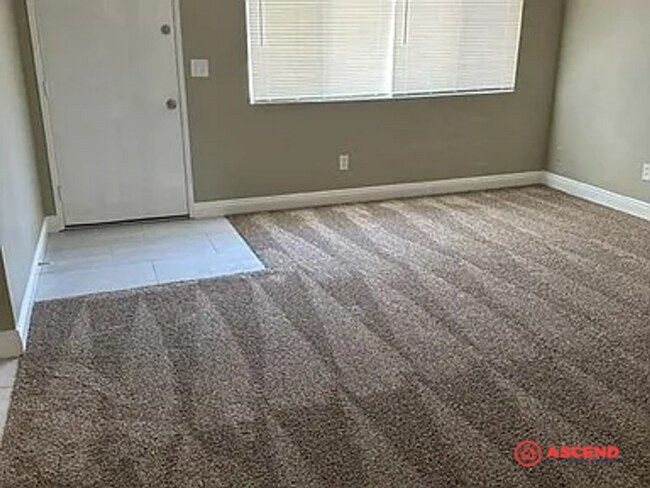 Building Photo - 3 Bedroom Home in East Bakersfield