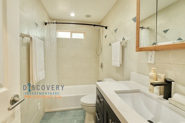 Building Photo - Alcatraz Ave. 1264-1268 (Call owner for al...