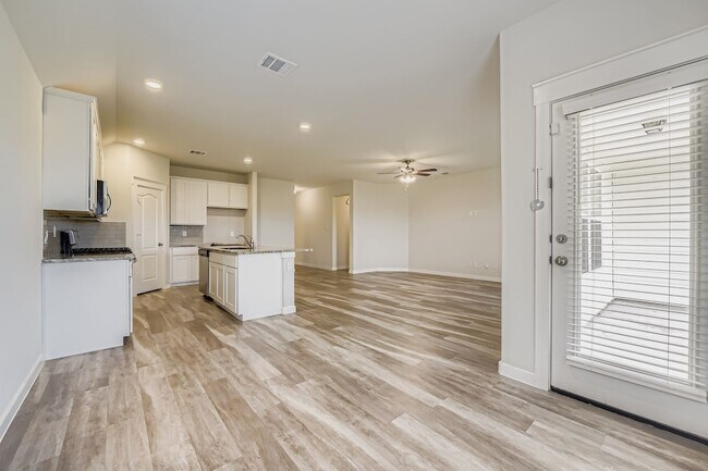 Building Photo - 6132 True Vine Rd