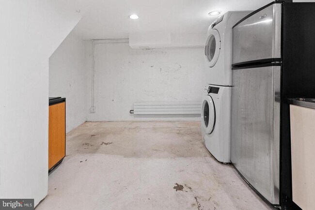 Building Photo - 727 S 7th St