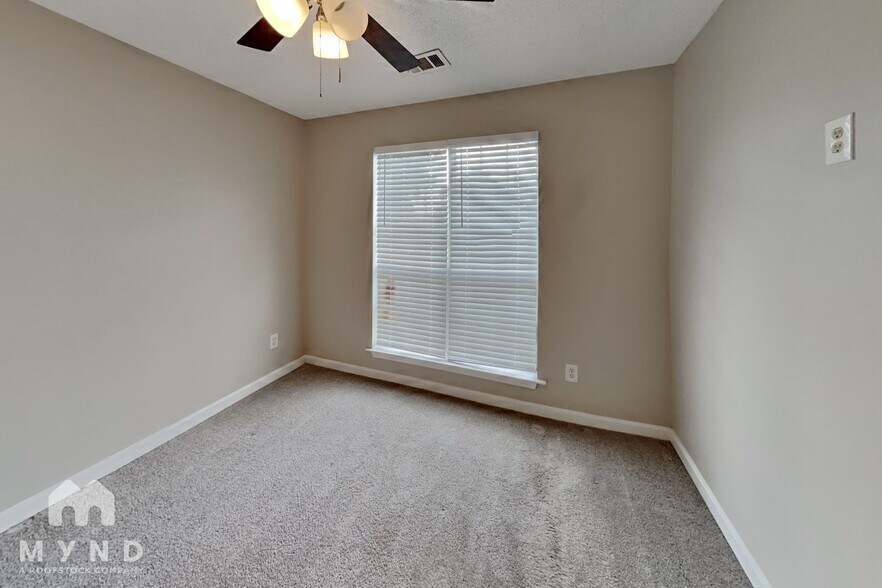 Building Photo - 3000 Tudor Dr