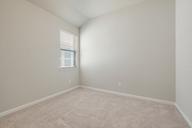 Building Photo - Bright & Charming Fantine Fields Home