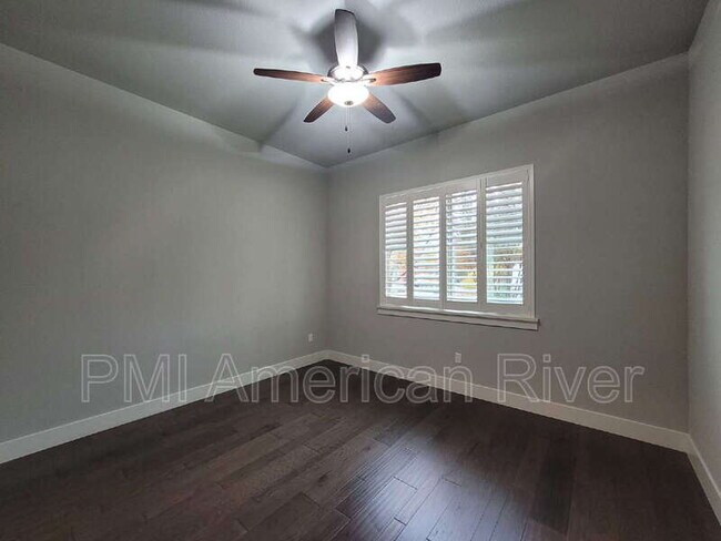 Building Photo - 8099 Traditions Ct