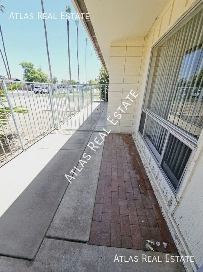 Building Photo - 7015 E Wilshire Dr