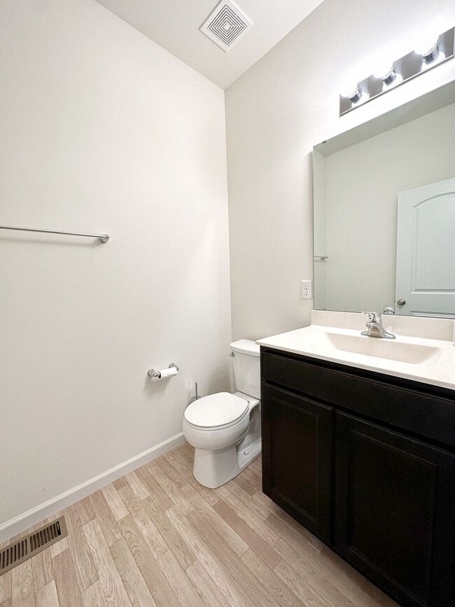 Building Photo - 4 bed 2 Bath Home in Parkway West