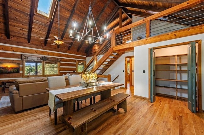 Building Photo - 212 Dogpatch Ln