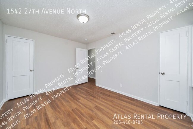Building Photo - 1542 27th Ave N