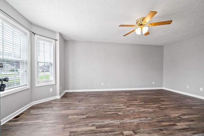 Building Photo - 3 Bedroom 2 Bath Pet Friendly Home For Ren...