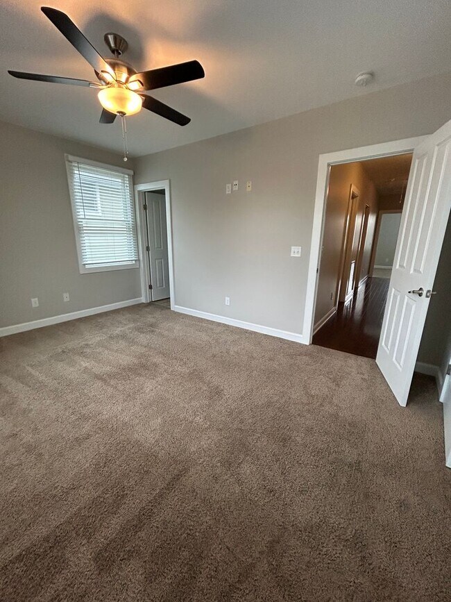 Building Photo - 3 bed 2.5 bath in Germantown, 1 Car Garage, Fenced Yard