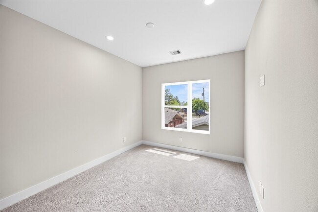 Building Photo - 853 Prosper St