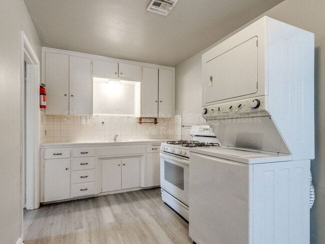 Building Photo - 402 Babb Dr