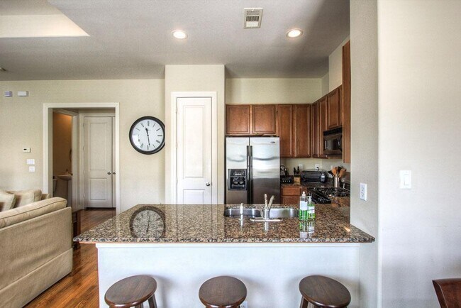 Building Photo - 3815 Center Plaza Dr