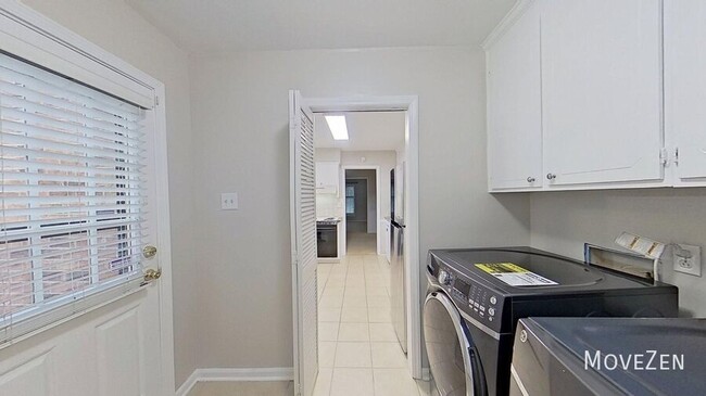 Building Photo - 6733 Constitution Ln