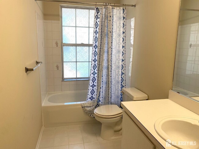 Building Photo - 420 Plymouth Rd