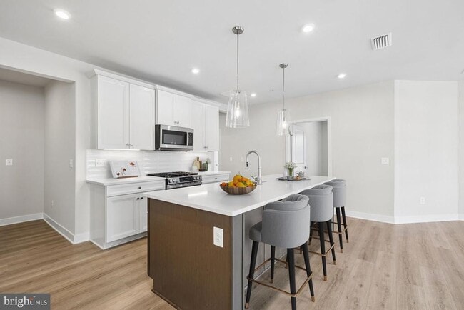 Building Photo - 1611 POTOMAC SHORES Pky