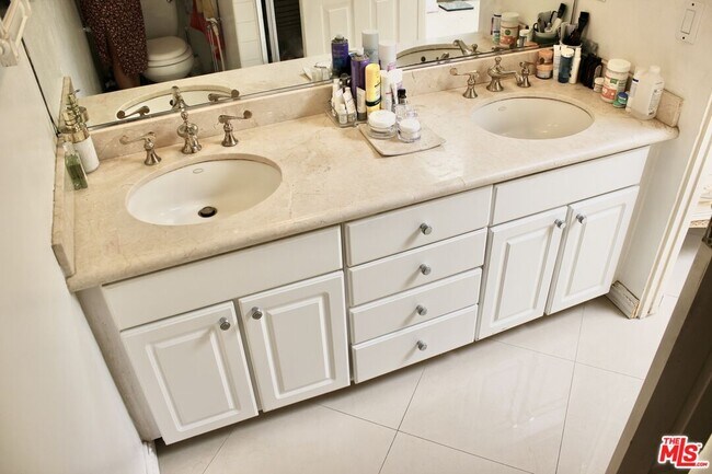 Building Photo - 1265 Bienveneda Ave