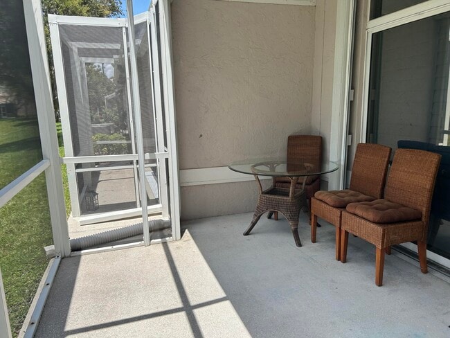 Building Photo - 10470 Pelican Dr