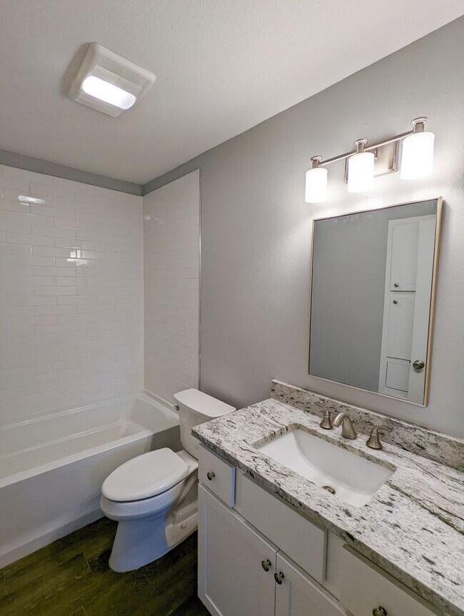 Building Photo - Newly Remodeled South Bossier 4/2 Home