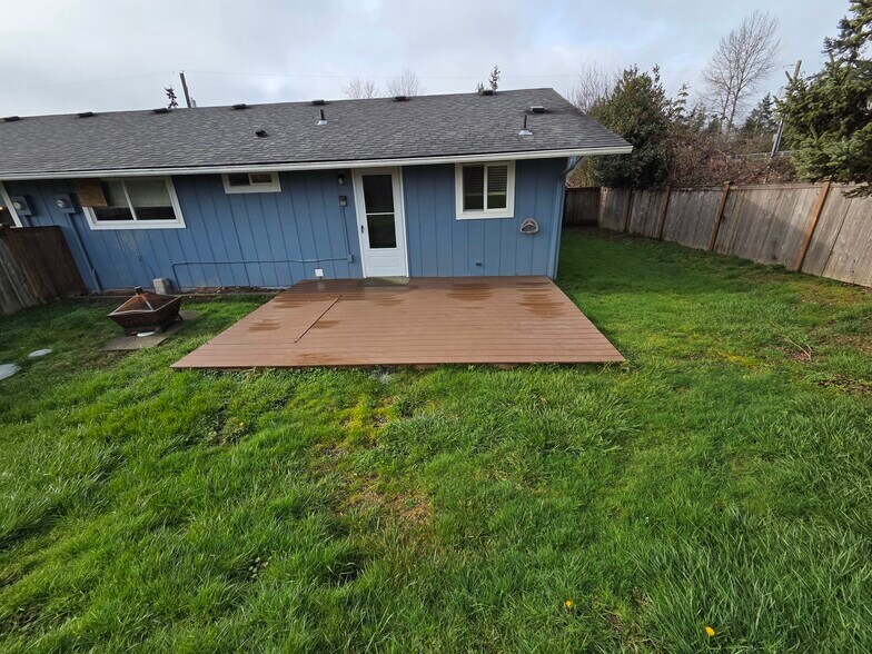 Building Photo - 10905 Vickery Ave E