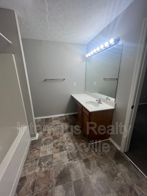 Building Photo - 1013 Ashley Michelle Ct
