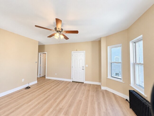 Building Photo - 456 Coggeshall St