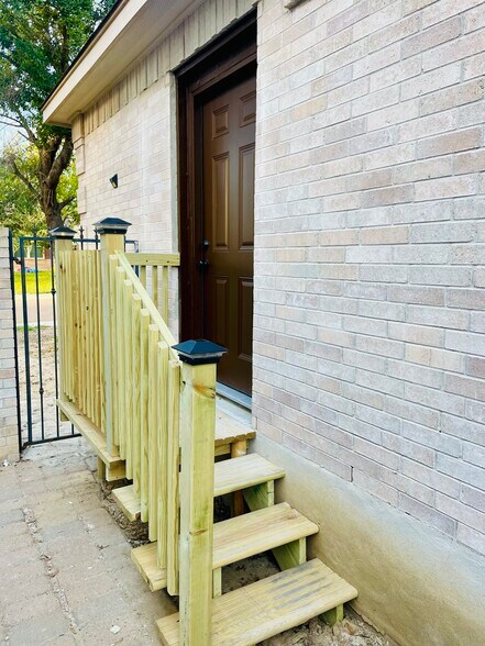 Independence entrance - 2809 Anejo Dr