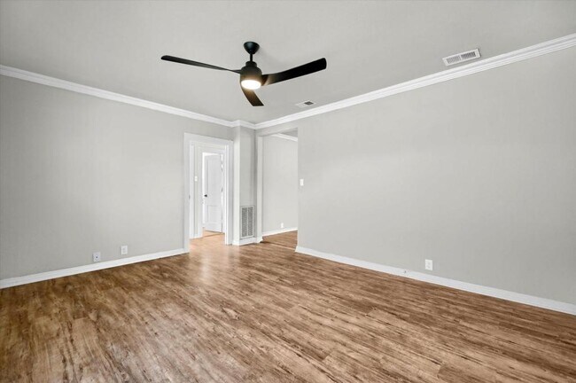 Building Photo - 810 N Throckmorton St