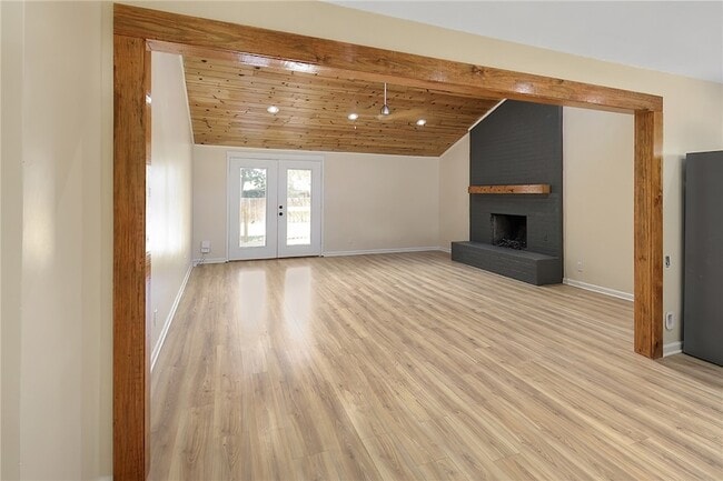 Building Photo - 4209 Woodcrest Dr