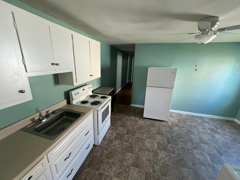 Kitchen - 602 Warren St