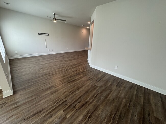 Building Photo - 103 Woodsbrook Pl SW