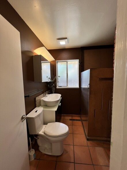 Bathroom with heated tile floors - 2501 Linda Vista Avenue