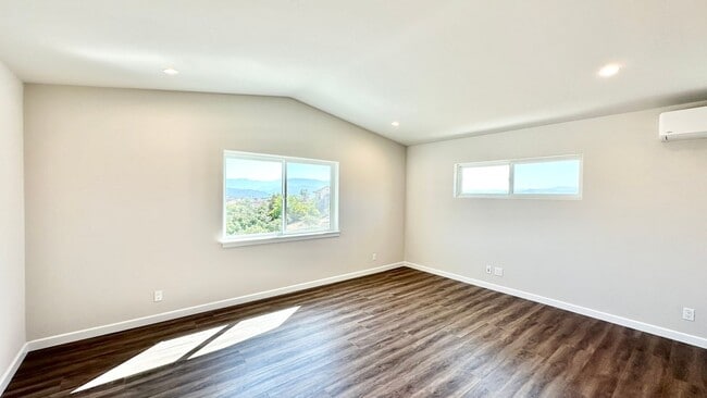 Building Photo - Beautiful Newer Custom Construction Detach...
